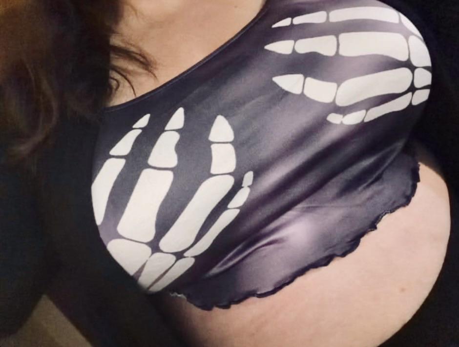 (F) Spooky season has officially arrived 🖤🖤