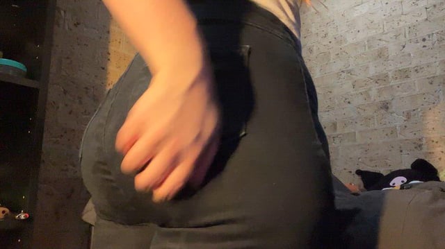 asses so fat that they don’t fit properly are why big girls are better !
