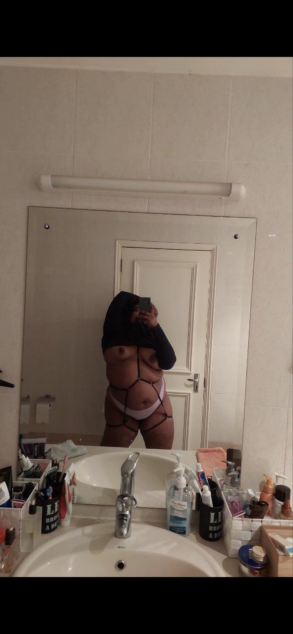 Im having some fun tonight💋