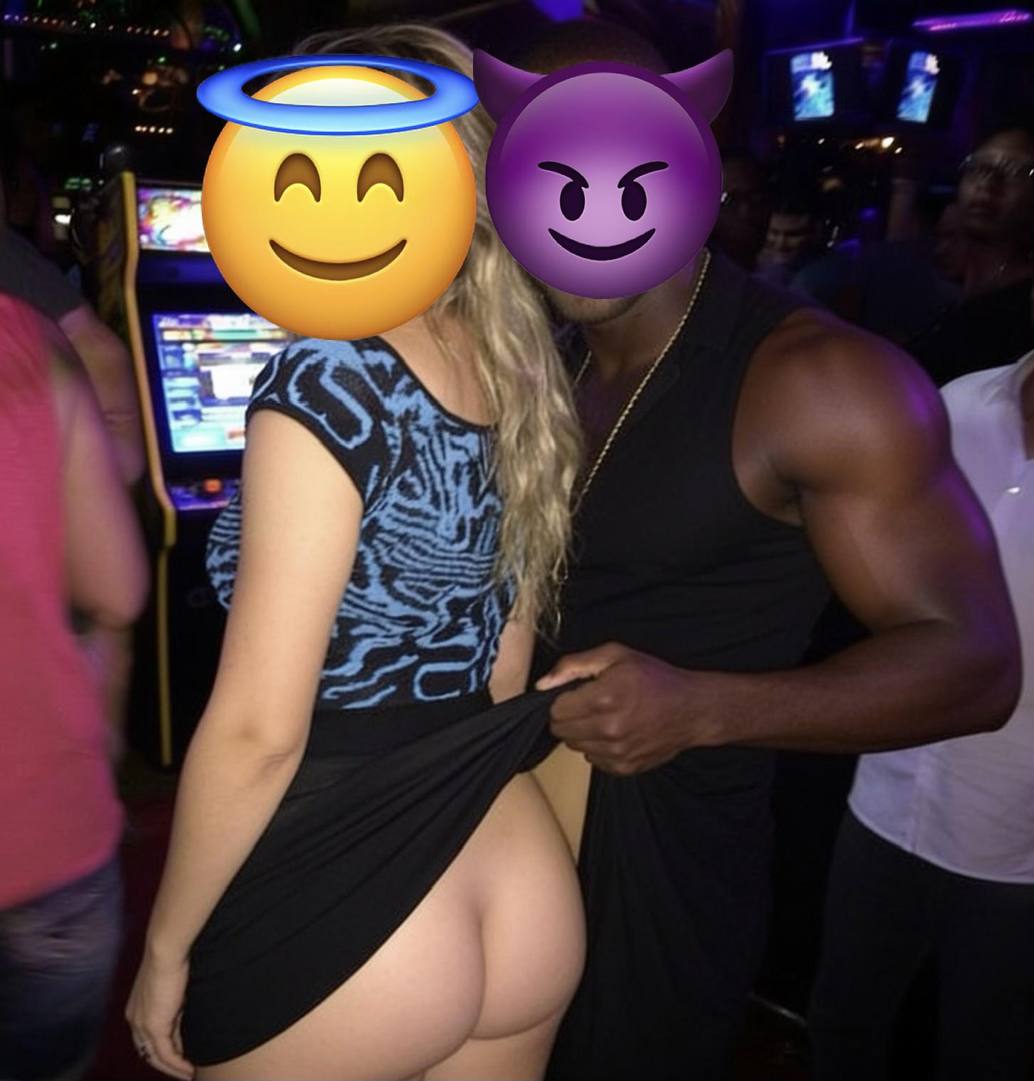 I love when a stranger at bar makes me flash my married body whenever he wants [F33]