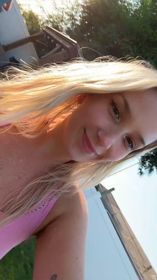 it was such a pretty sunset outside that it made me wanna show off for you :)