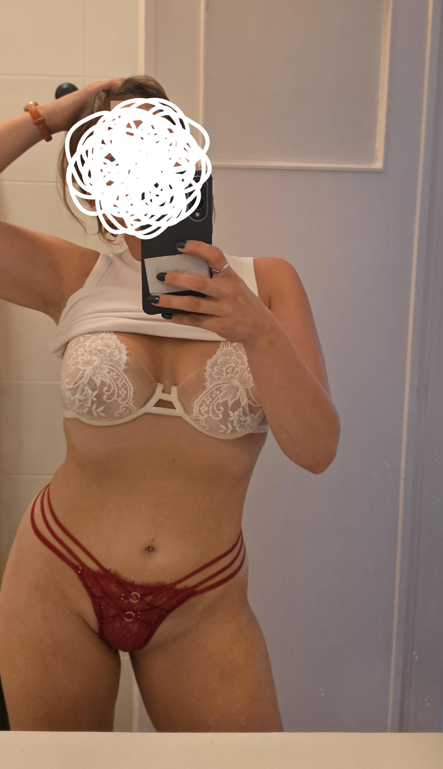 Latina horny here
