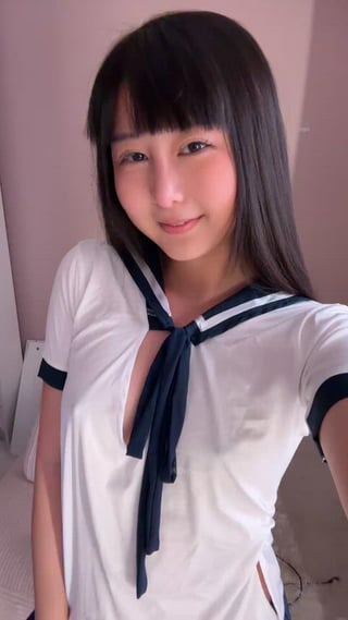 My cute Chinese 🐱 says hi 💕(my first gif , is that correct?)