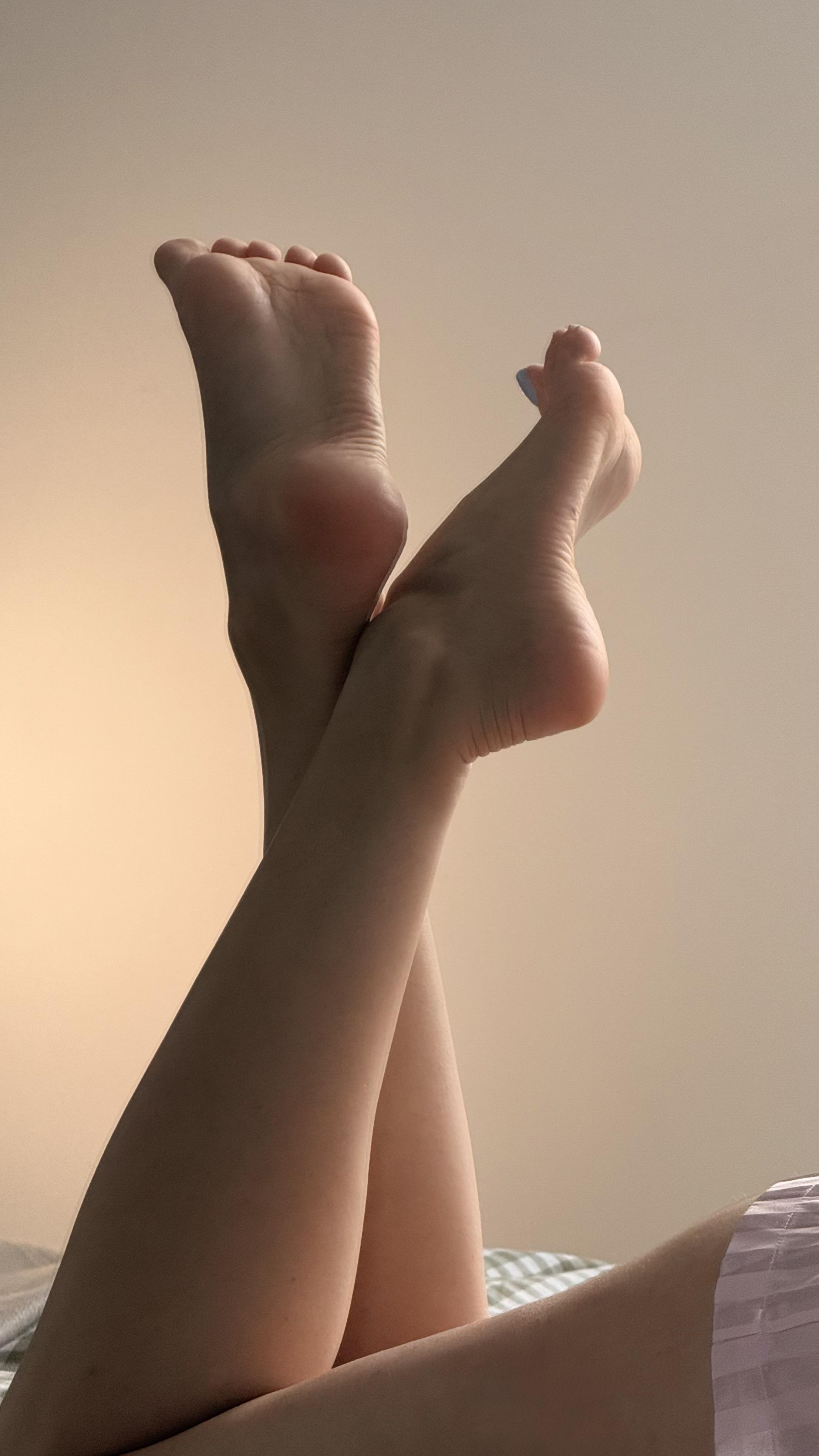 First post here – what do you think of my soft soles and arches? 💋