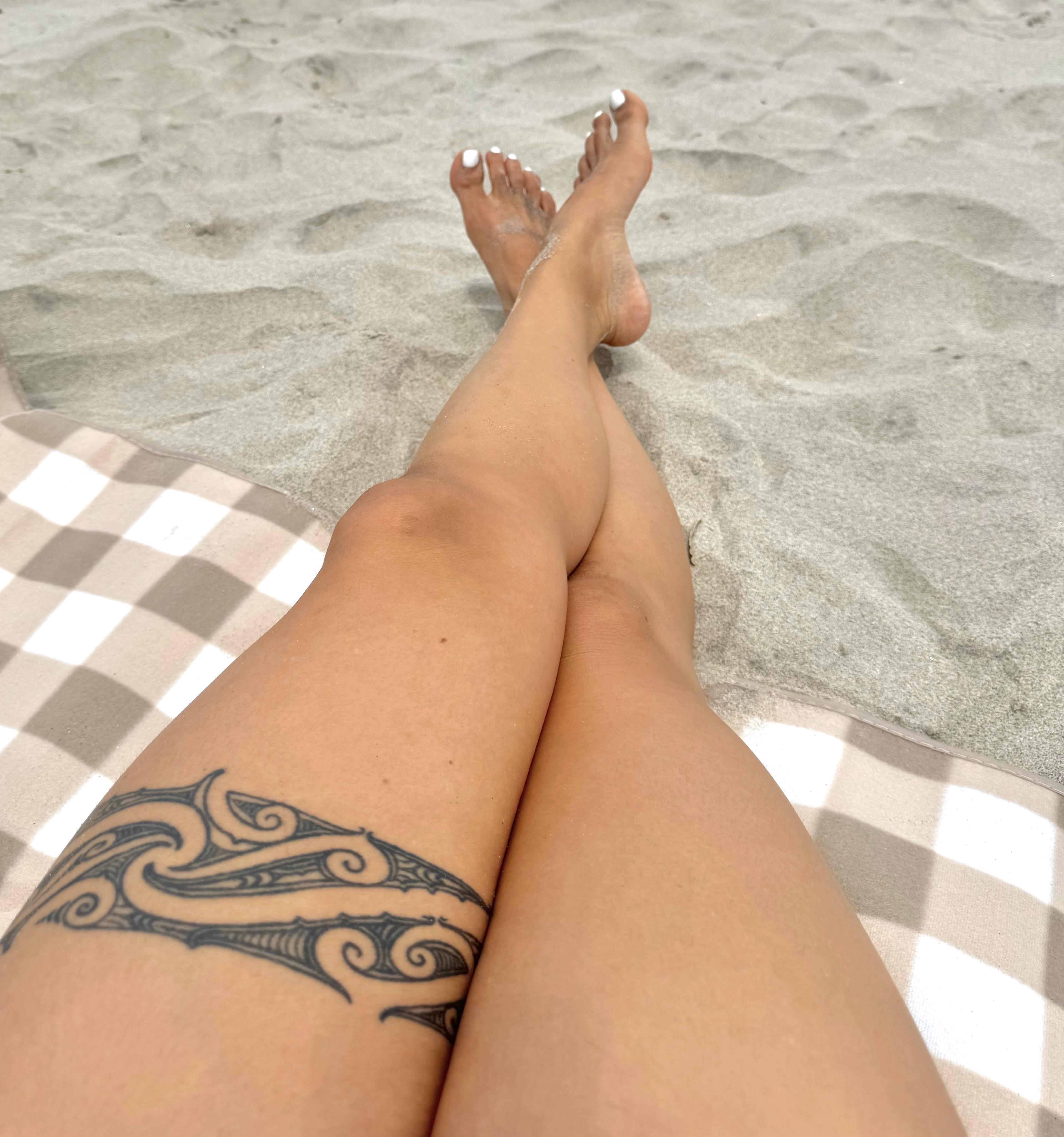 Sun, sand & freshly painted toes ☀️🤍