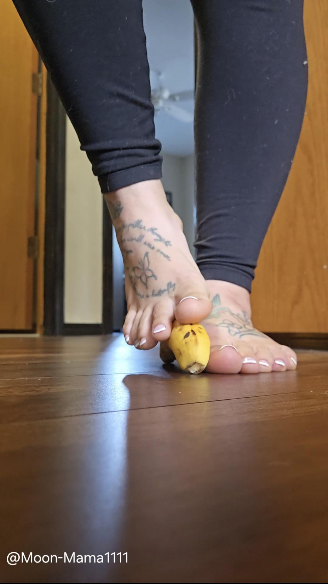 You can only imagine what happened next after this little banana slid under my foot. 😈🦶