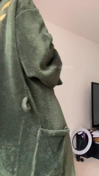 These tiny booty shorts were made for pawgs