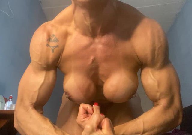 Hard and shredded muscle mommy