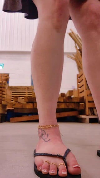 Take this sole quick whilst I’m at the diy store… people are staring🫣