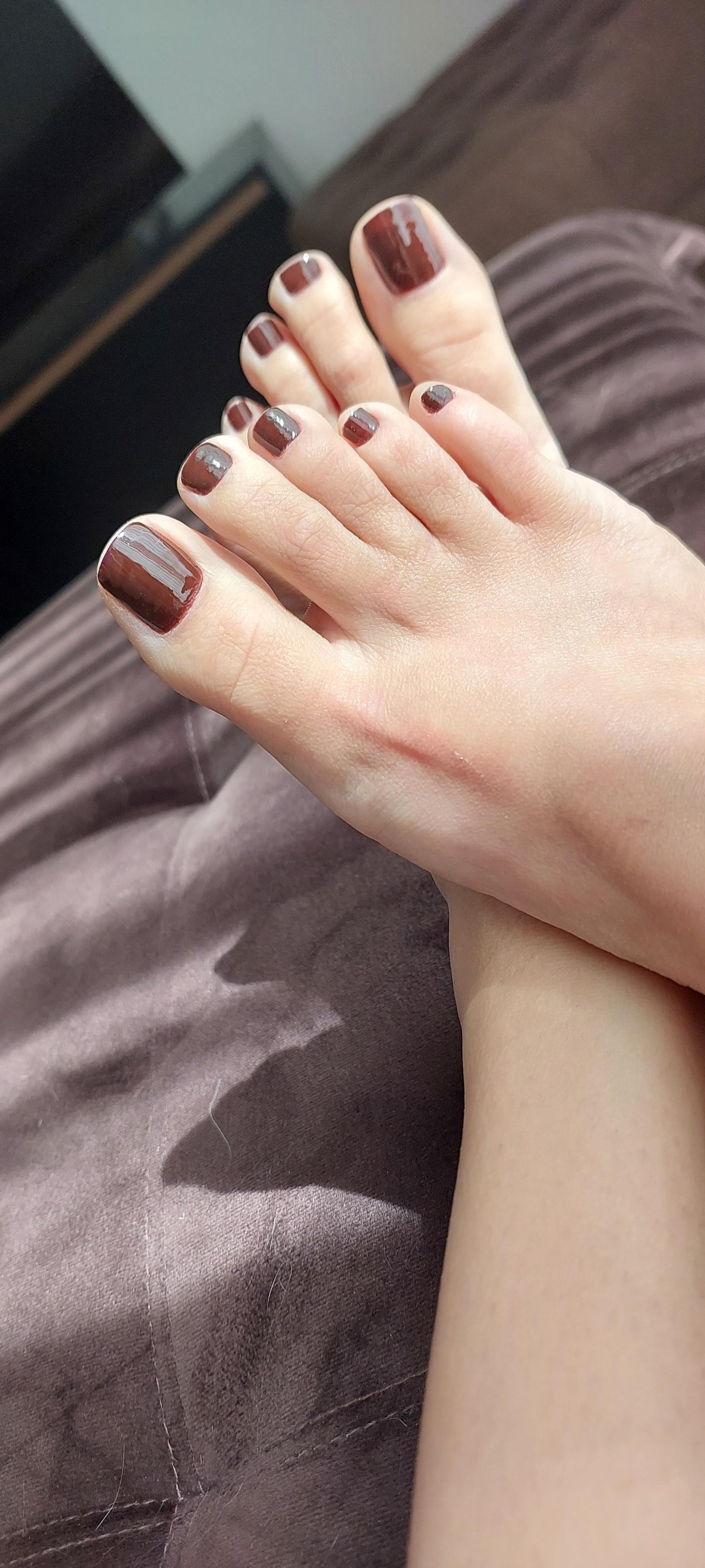 Suckable toes
