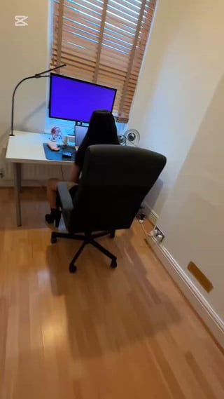 A typical day in the life of this Chinese secretary