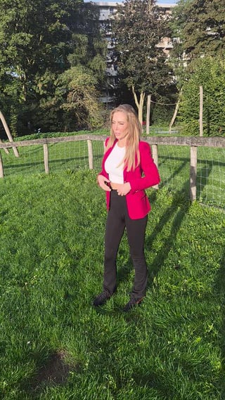 42yo milf outside the house