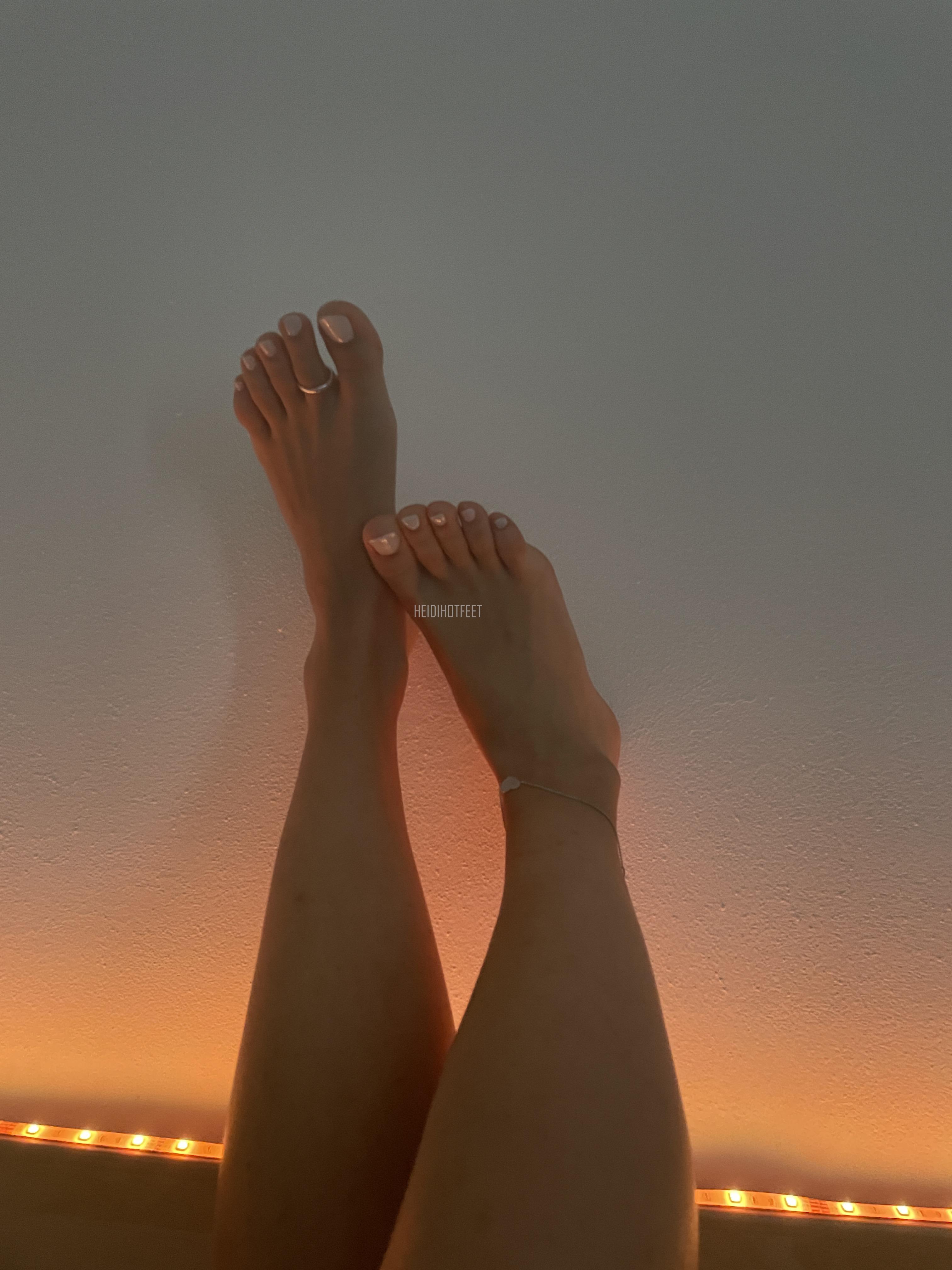 The wall never looked better than with my white toes today