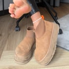 Bare soles that steal your attention