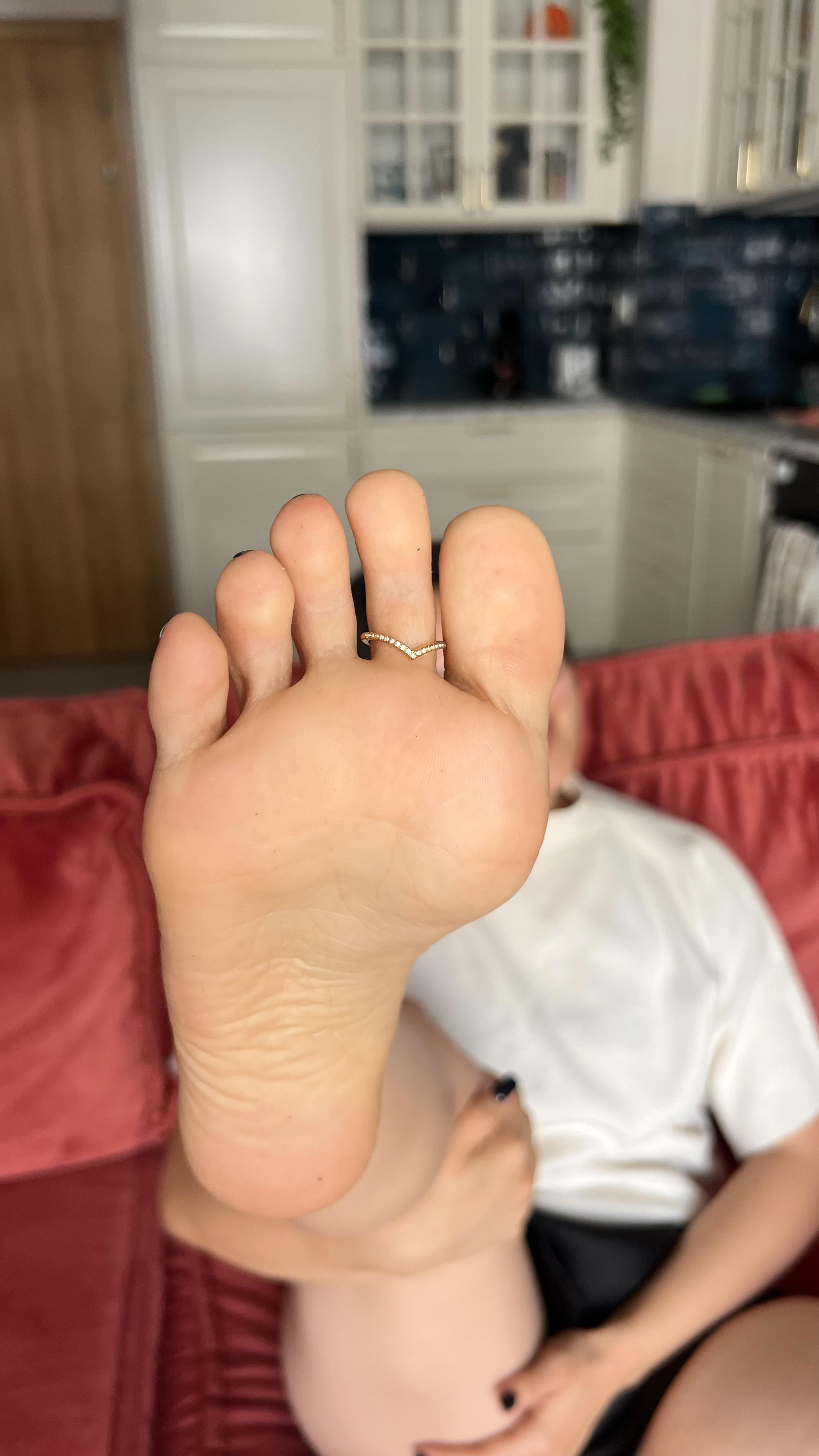 Perfect feet for resting your eyes 🤭☺️