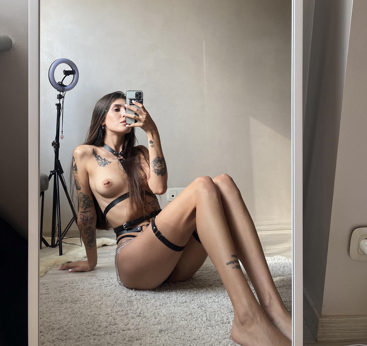 mirror selfie