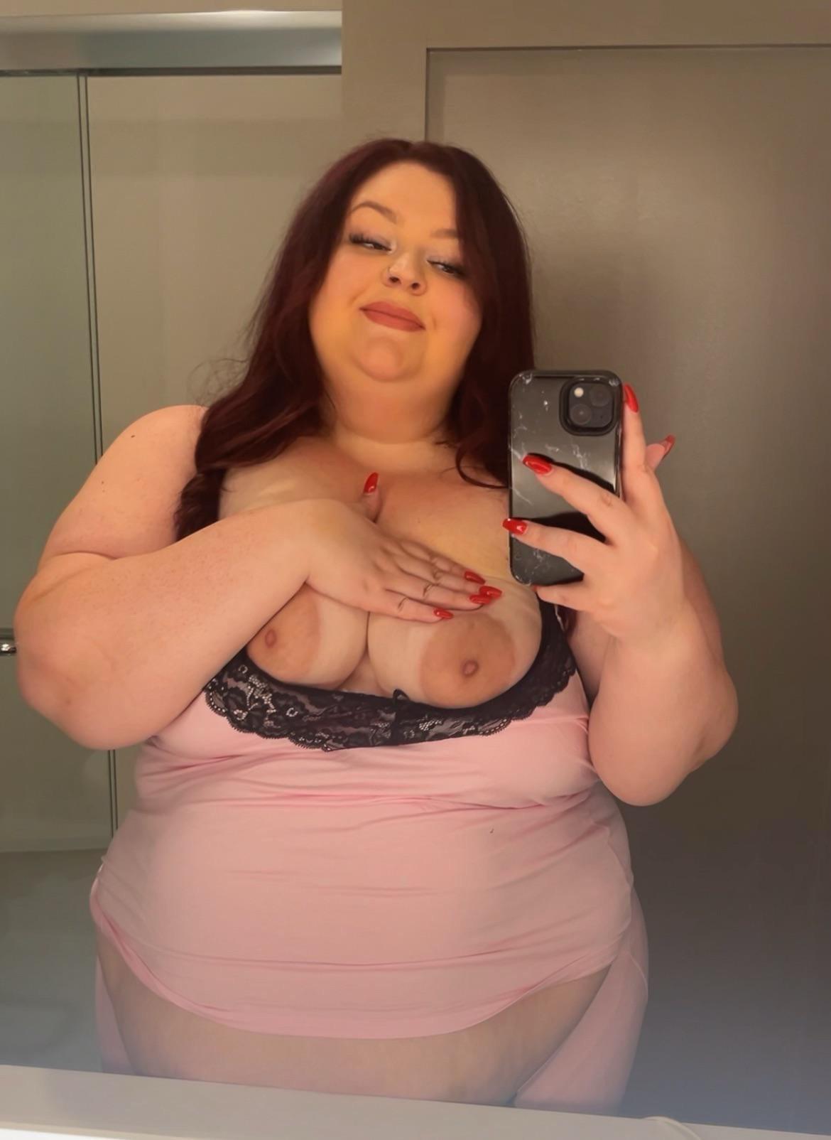 I’m sweet and innocent in public. & a massive slut on the internet 😈