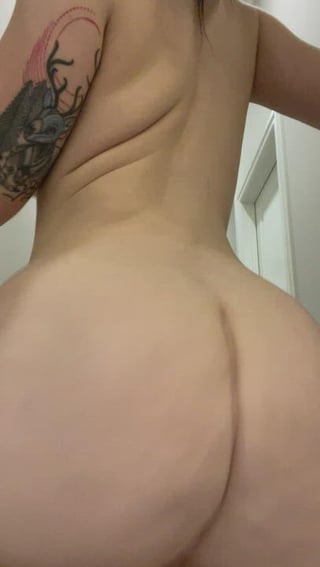 do you like watching girls with big asses walk???