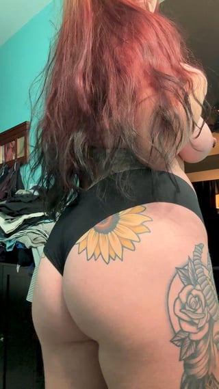 Alt mom with a few curves