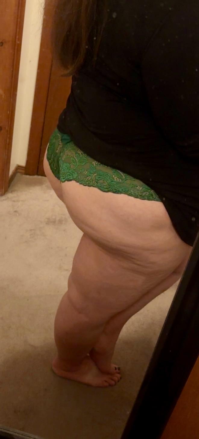 (F) My favorite color for hump day 💚