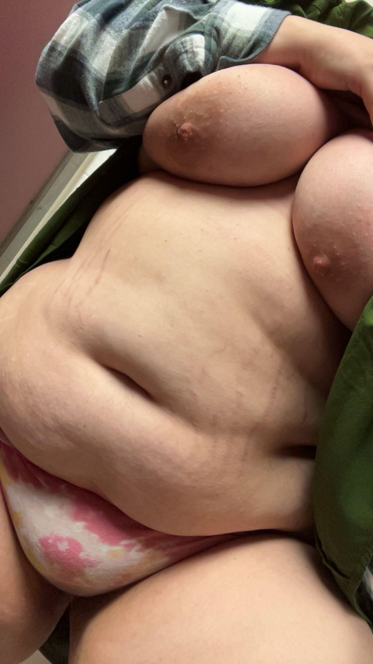 What your local BBW has under her dress at the pumpkin patch 🤭