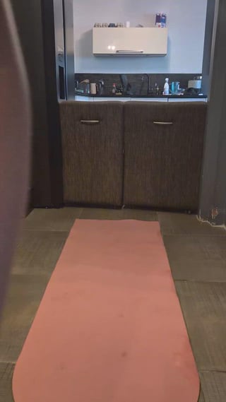 42yo muscle mommy doing yoga