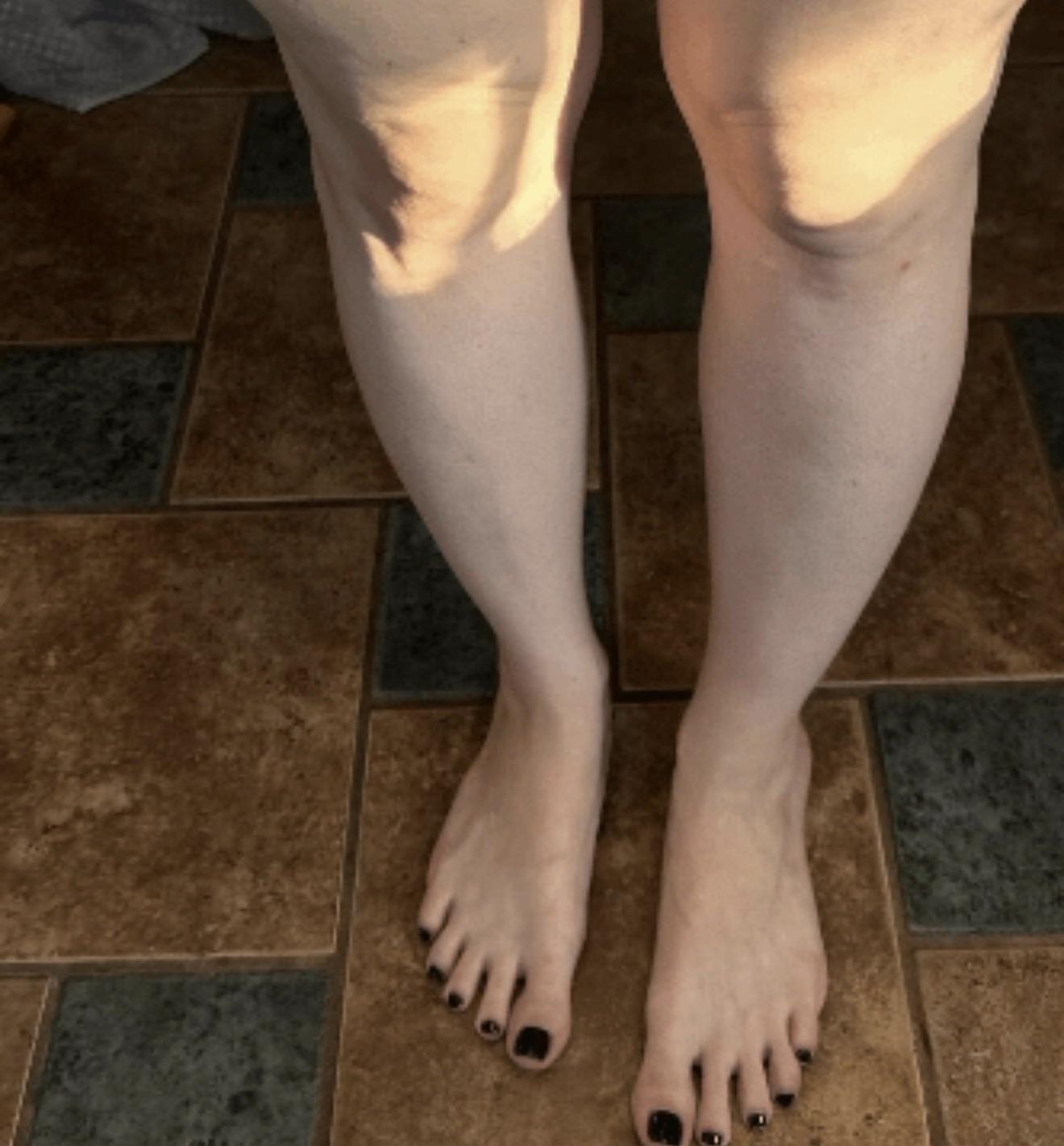 Spooky season calls for black toes