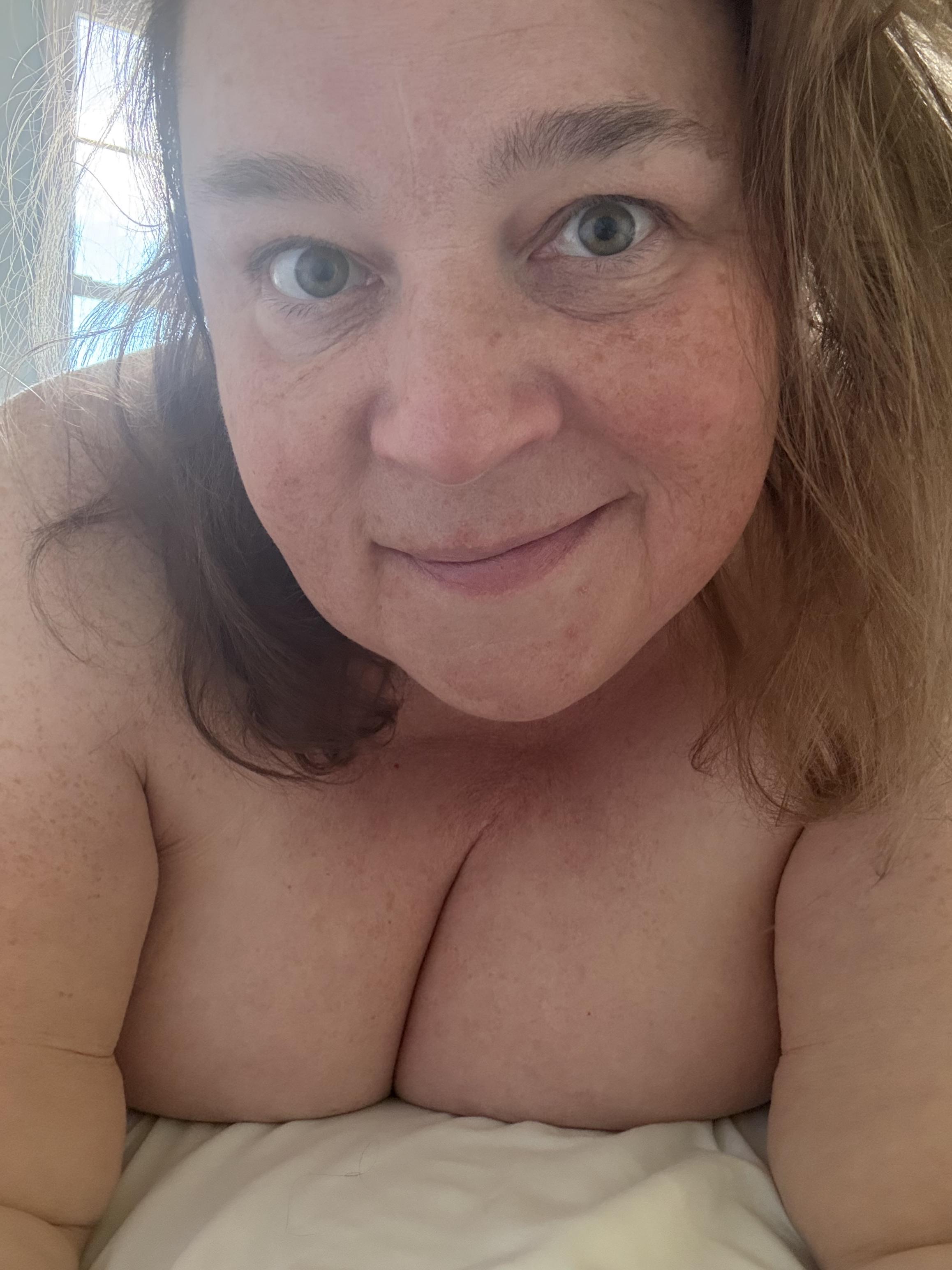 54 yo MILF on display…