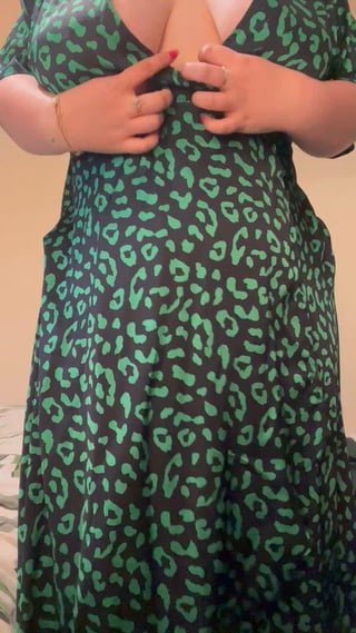 I seem to attract the older guys with my BBW body 😈 Judge me out of 10, followed by your age 😉❤️