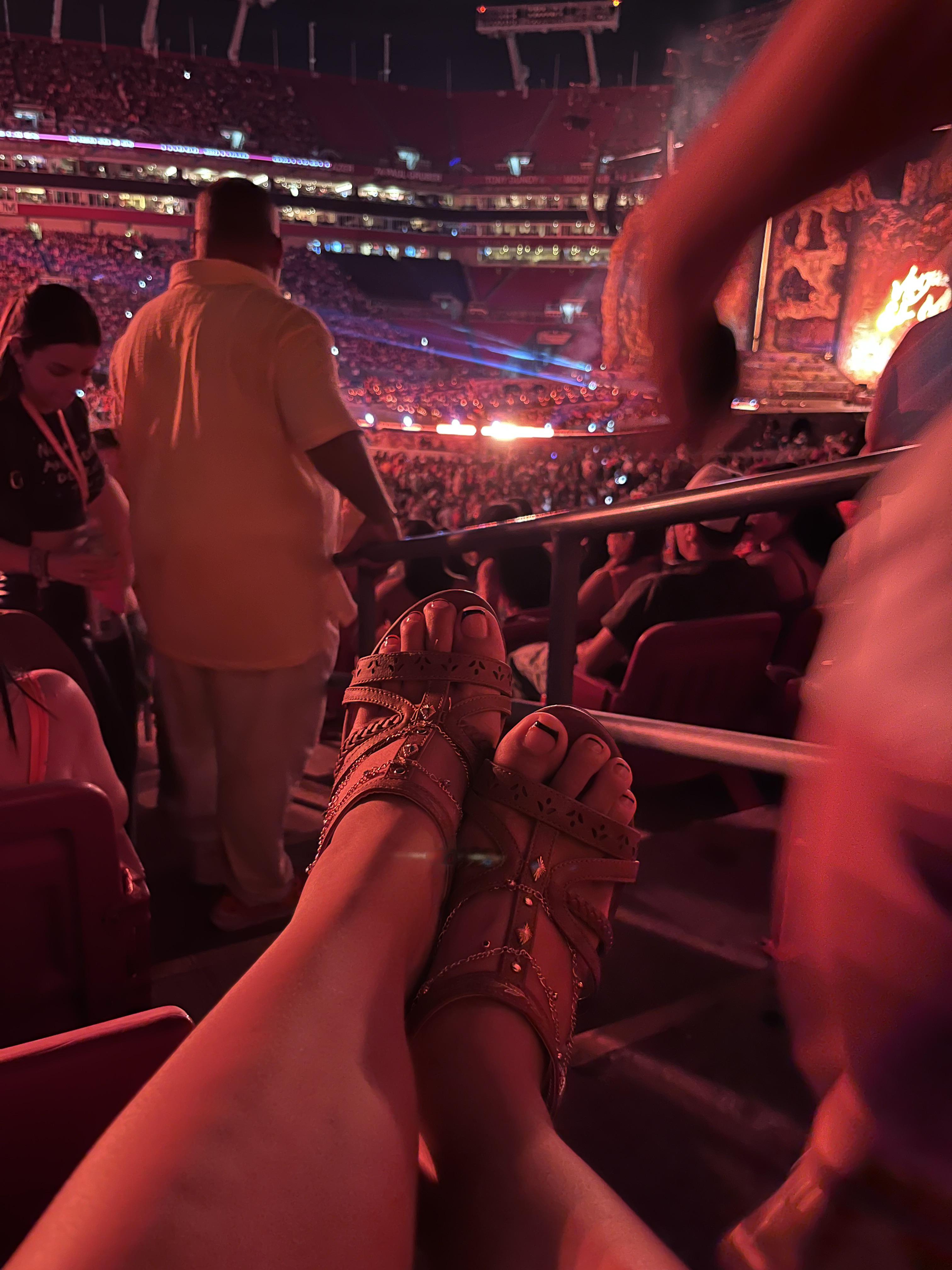 Wedges and a concert 🎵