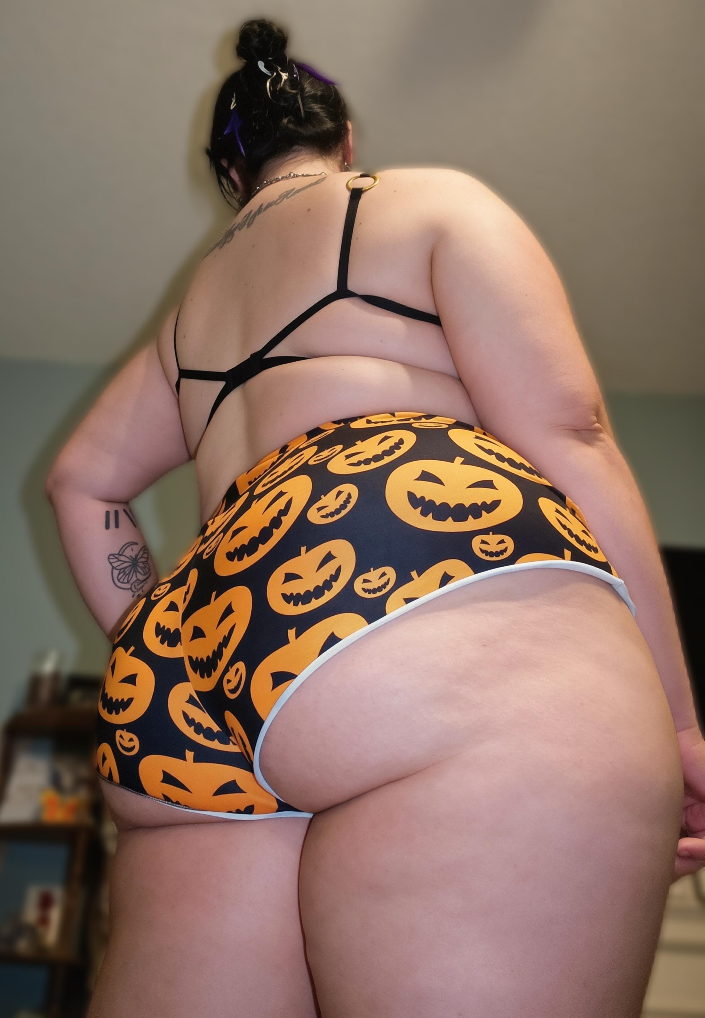Halloween PJs riding up my ass