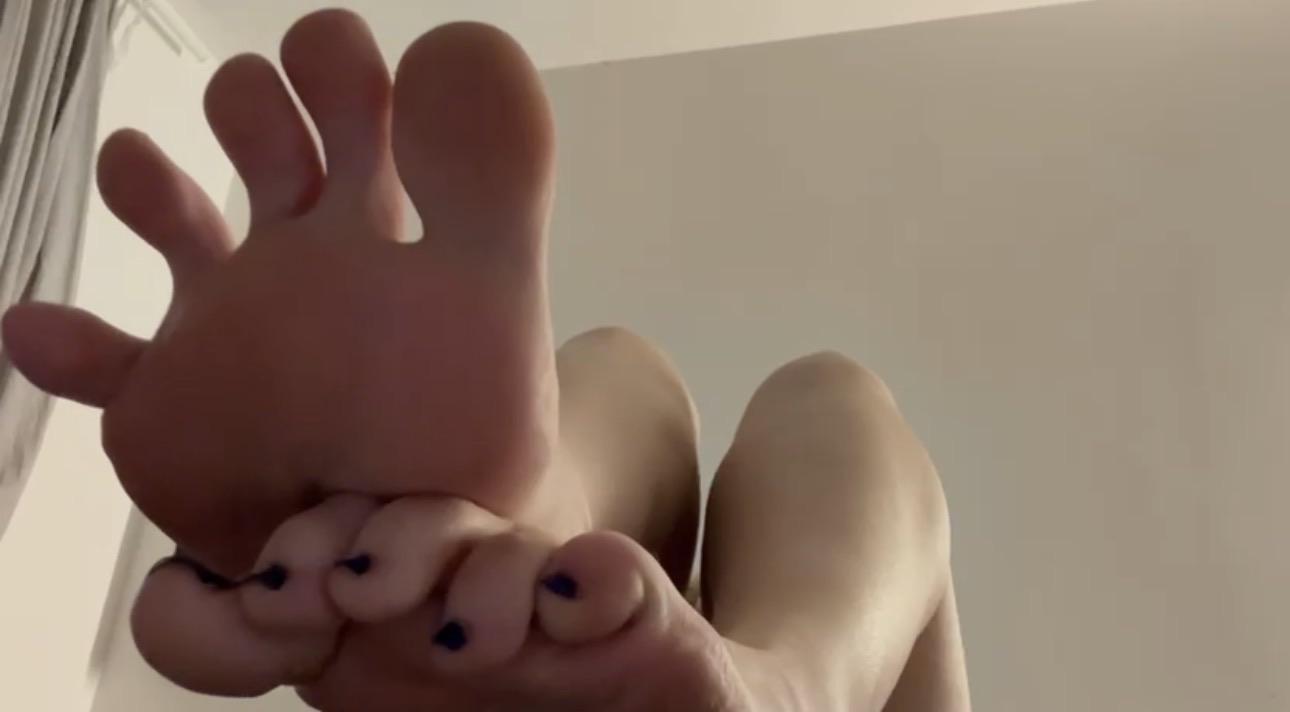 Toe spreads feel so good