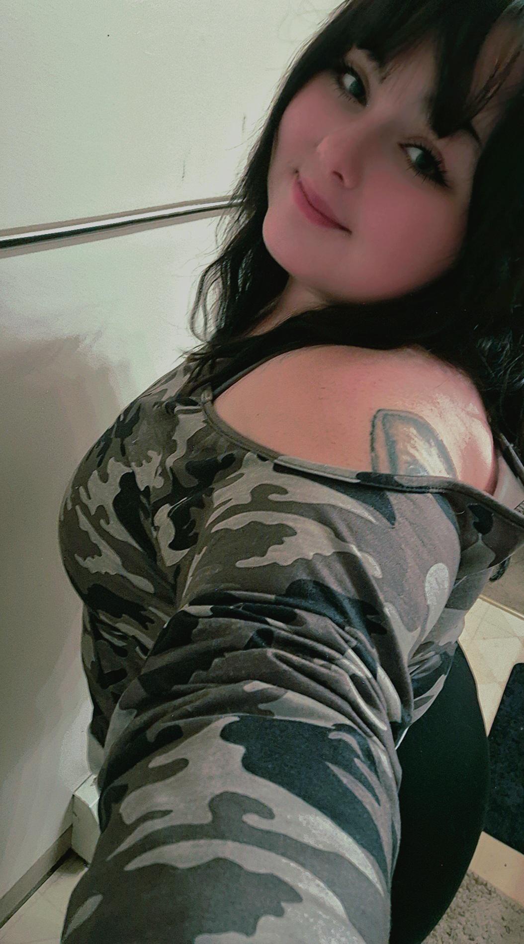 maybe I’ll play with my pussy before bed tonight 🤔