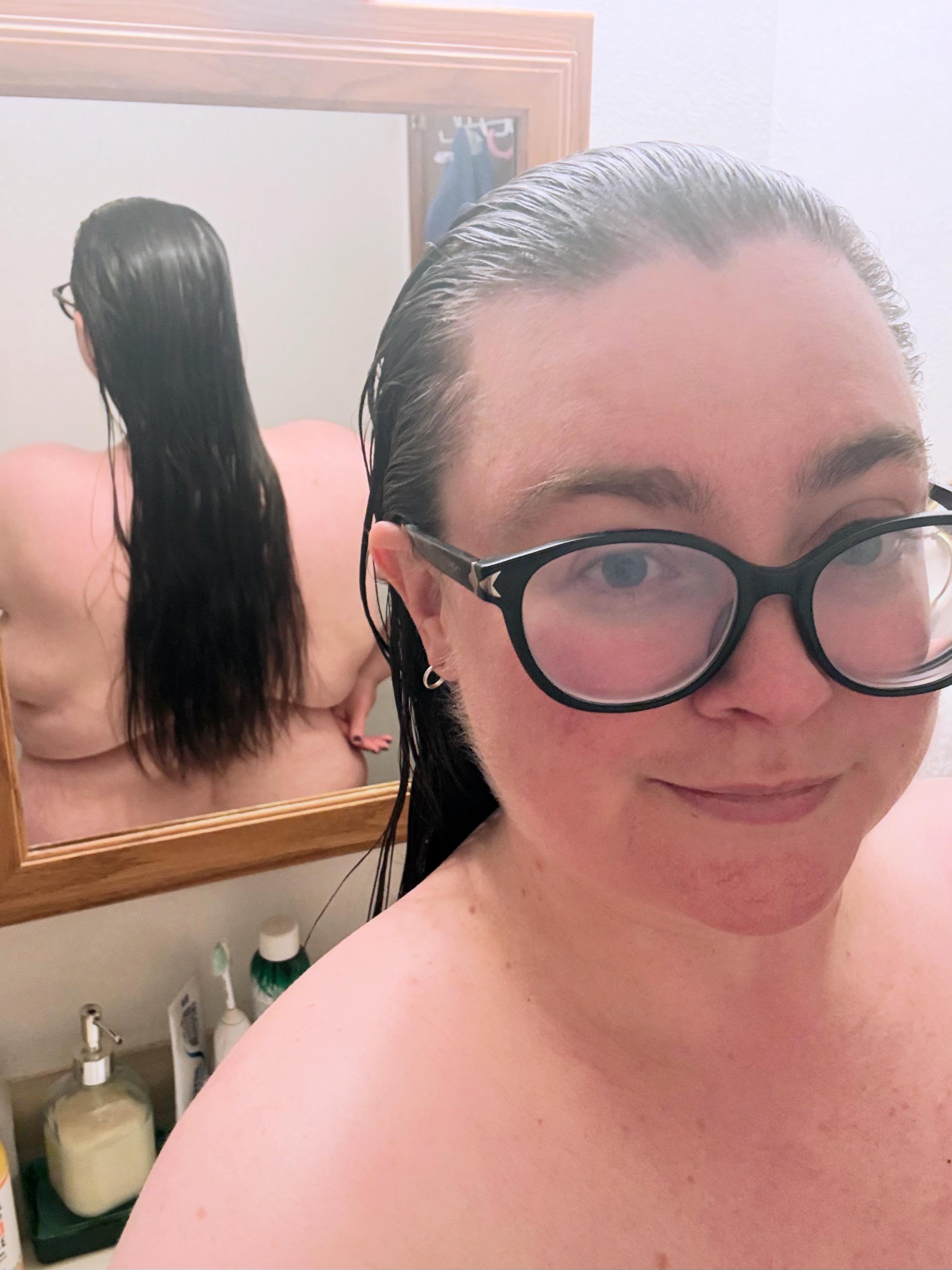 Dirty hair and back fat 😌