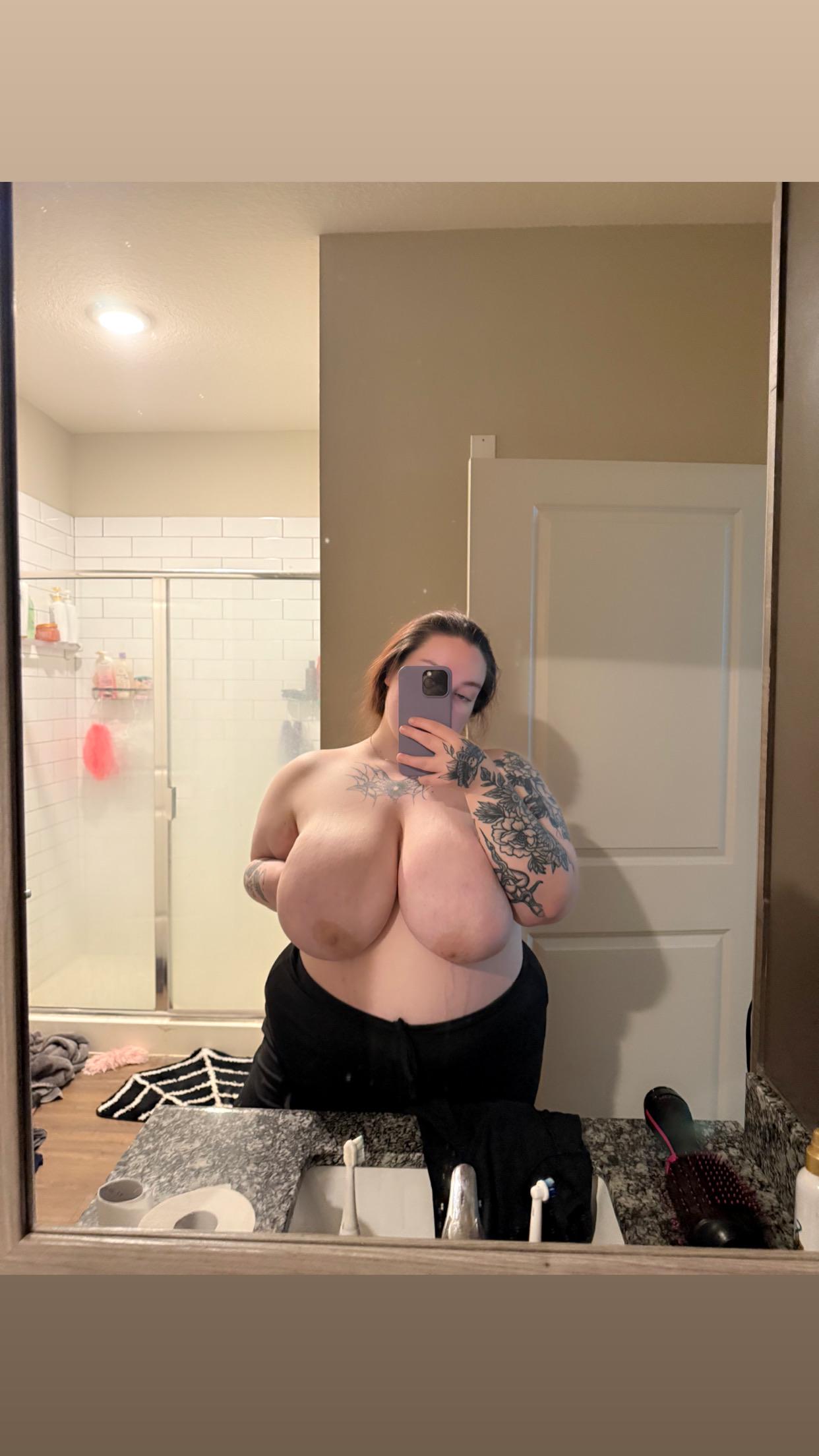 I wonder if the guys that see me in public wanna fuck the shit outta me