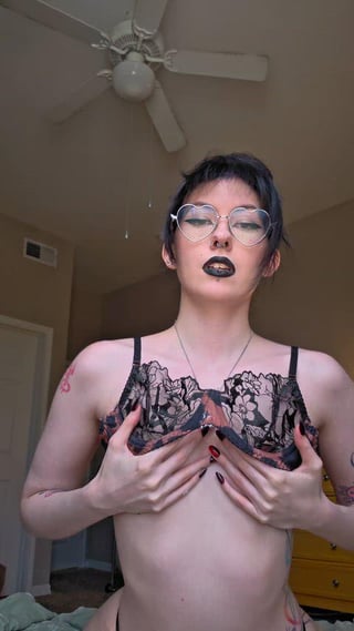 Just a slow reveal from an alt girl
